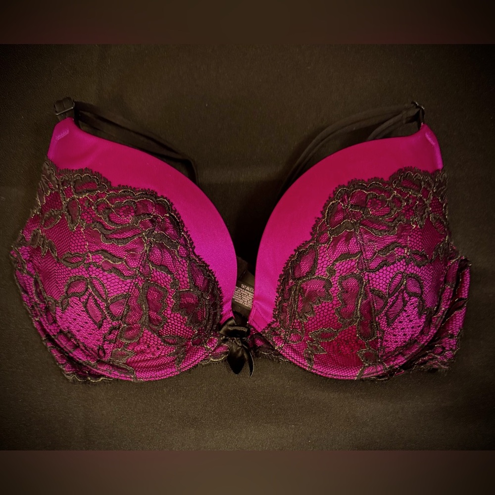 Victoria’s Secret Magenta (Pink/Purple) Very Sexy Plunge Bra. Size  36C.